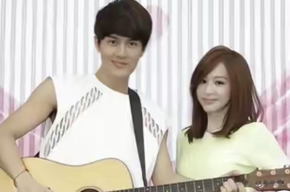 2025年，王心凌当众反问媒体，一副被冒犯的样子；吴克群也咬死自己是“不婚主义”