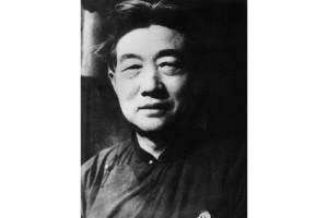 1947年，徐悲鸿刚提笔画完两只公鸡，突然停电了，于是便封笔作罢，一直到去世时都