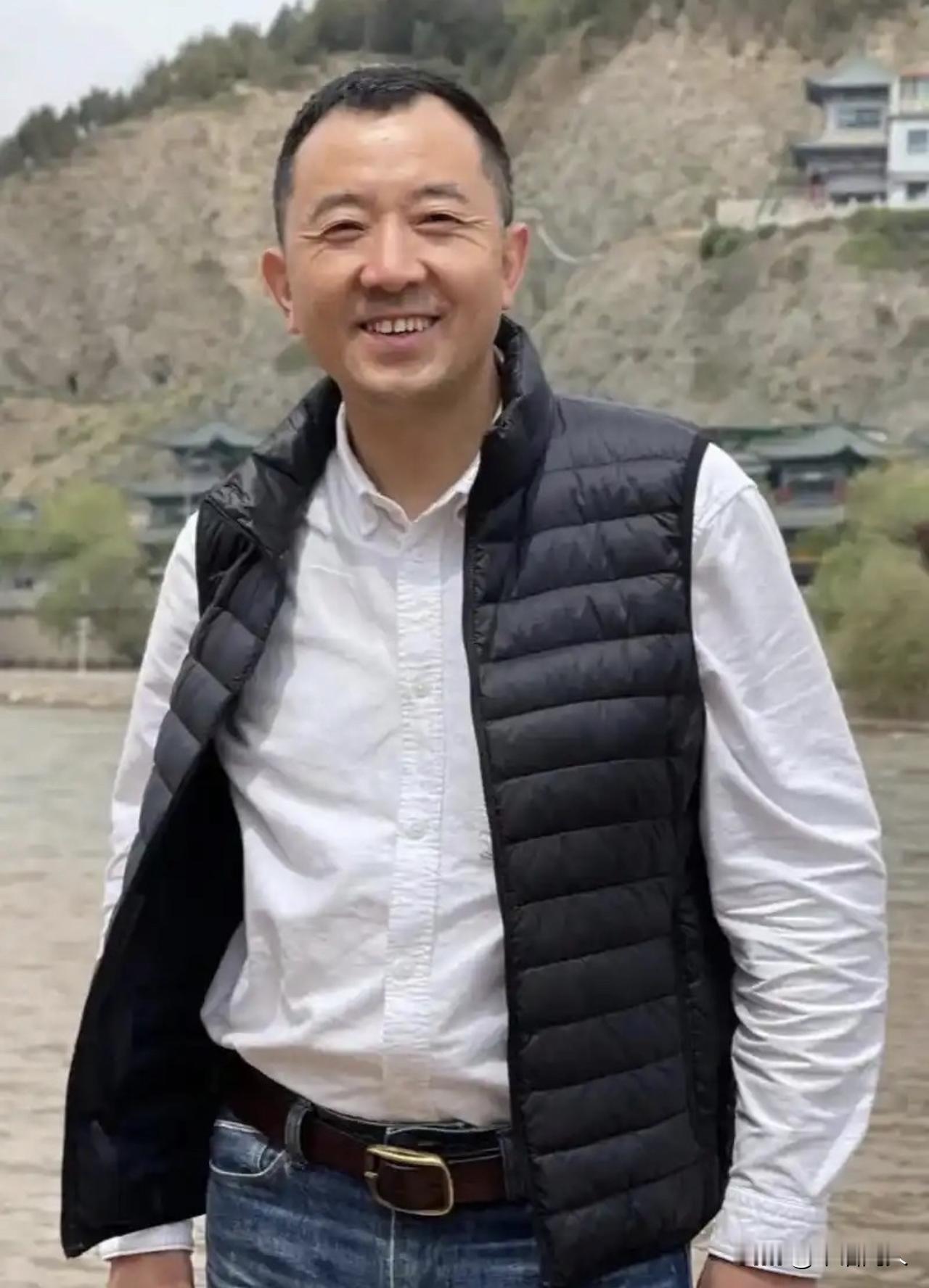 陈行甲该不该拿70万年薪，我可以斩钉截铁的告诉大家“不应该！”按照陈行甲的人品