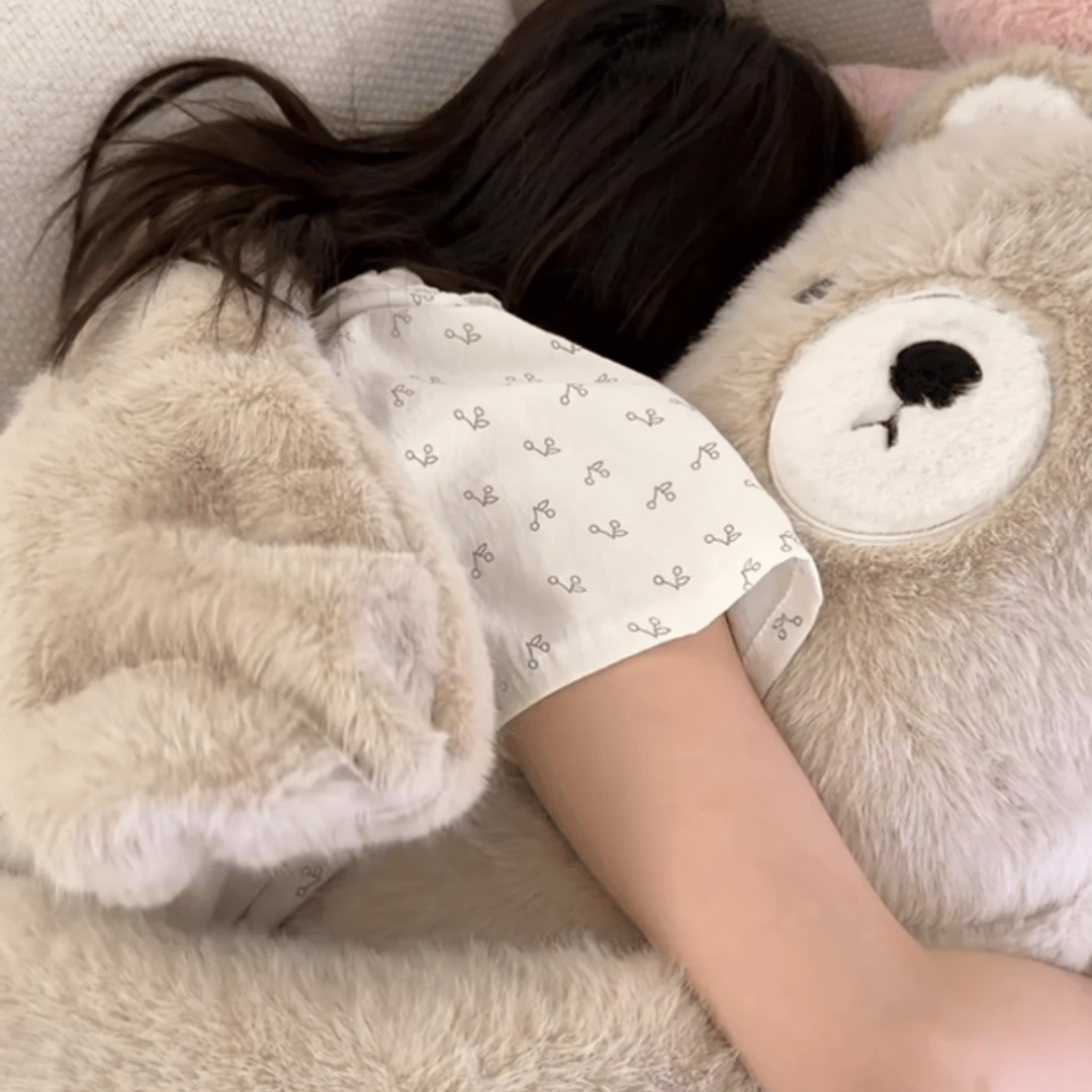 白鹿新买的阿贝贝白鹿白鹿又喜提新玩具啦！抱着拍拍睡也太治愈了，太可爱的一个小女