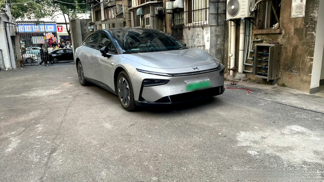 回乡见闻之新能源下乡：这两天就已经在家门口看到了小米Su7，小鹏MONA，小鹏