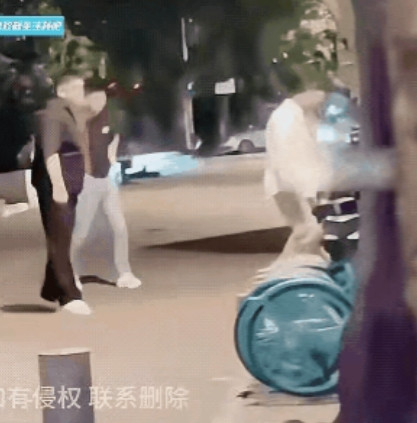 冲动是魔鬼！好汉都不吃眼前亏，更何况女人呢？请别主动动手。我们时时处处都处于