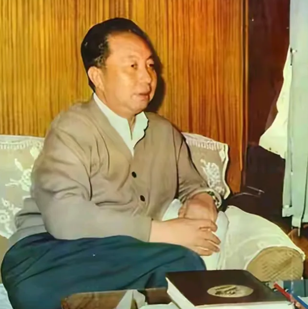 1976年10月3日，华主席与时任北京卫戍区政委吴德密谈，对昌平的相关部队有所顾