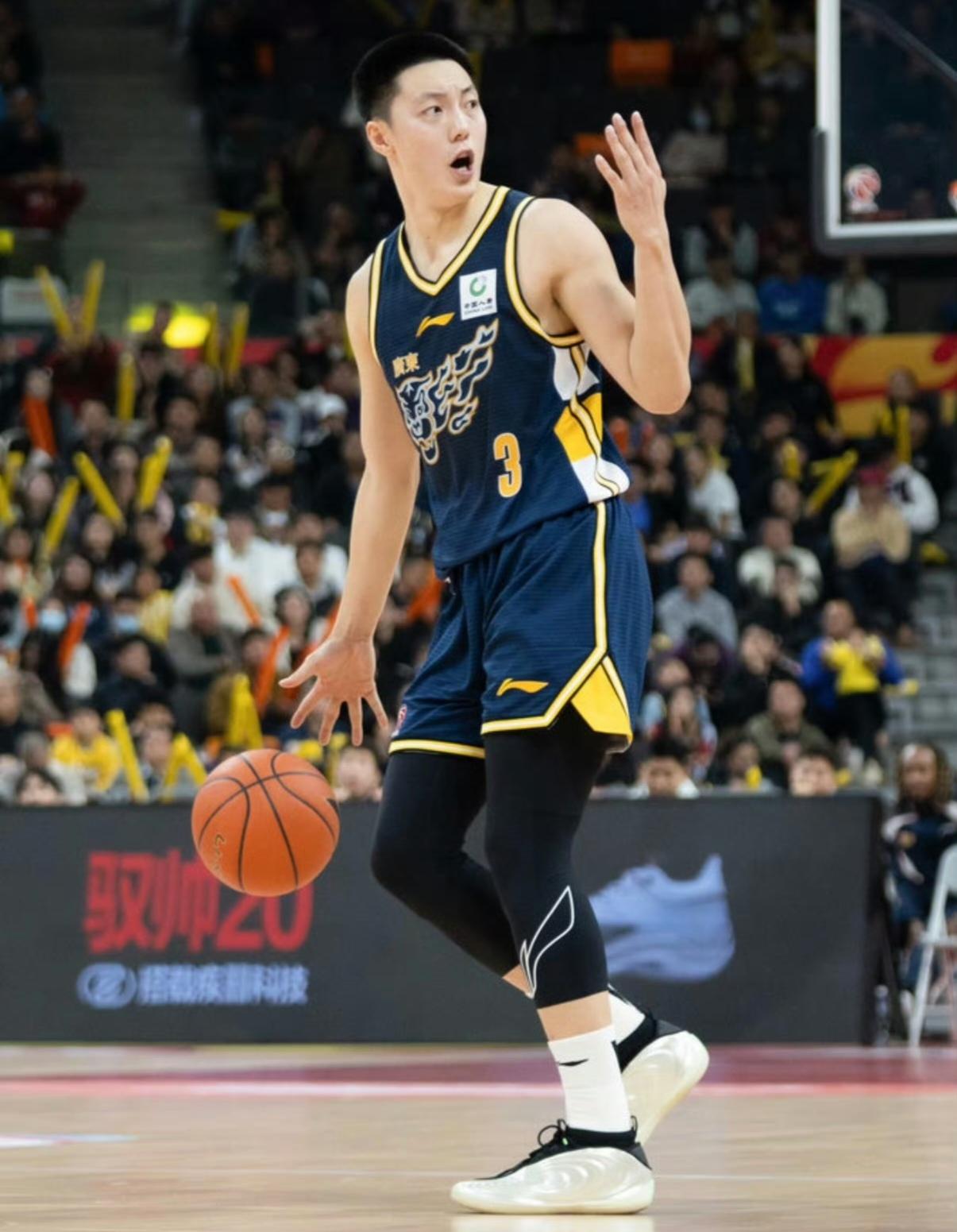 广东101-98战胜浙江，看看数据，广东球星们发挥如何？1.胡明轩，10+2