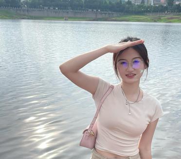 湖边走走，心情美美哒～