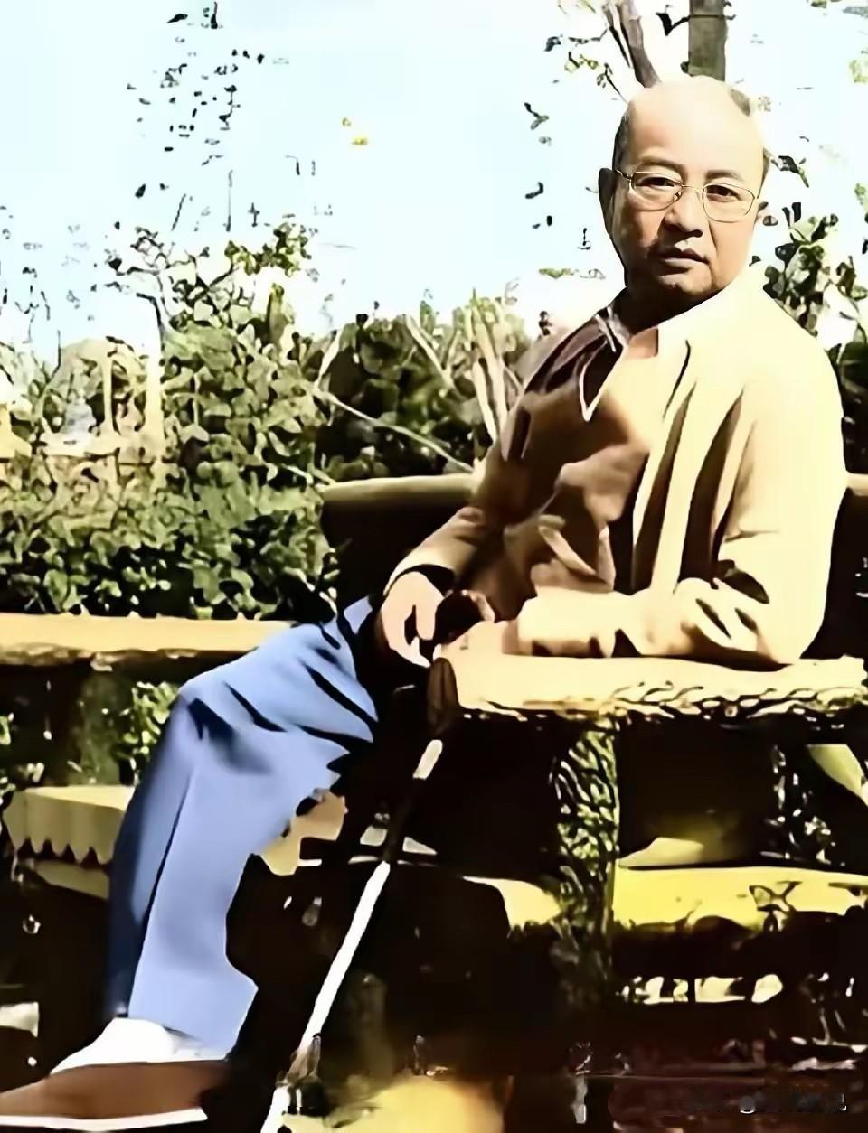 这张珍贵老照片拍摄于1961年2月，在上海丁香花园，大将陈赓留下了他一生最后一张