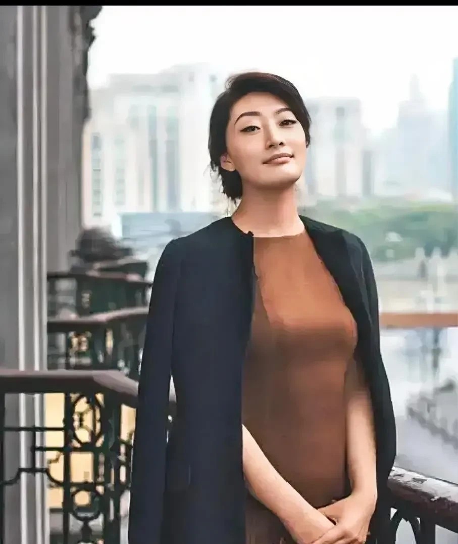 宗馥莉啊宗馥莉，我替你感到愧疚啊，今年你都43岁了，自己的爱情没有，孩子也没