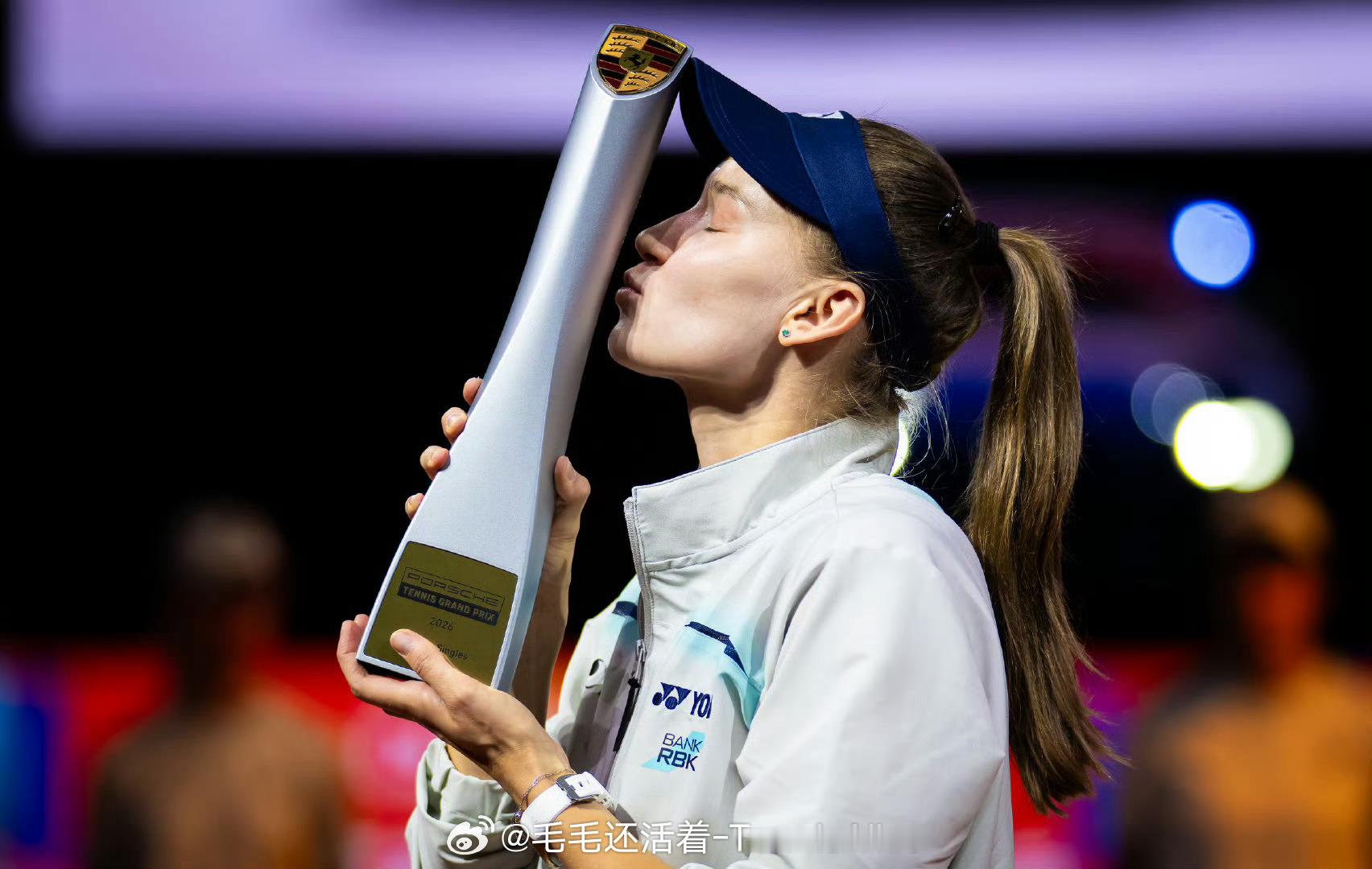 【历届斯图加特红土赛冠军🏆】2009🏆库兹涅佐娃2010🏆海宁