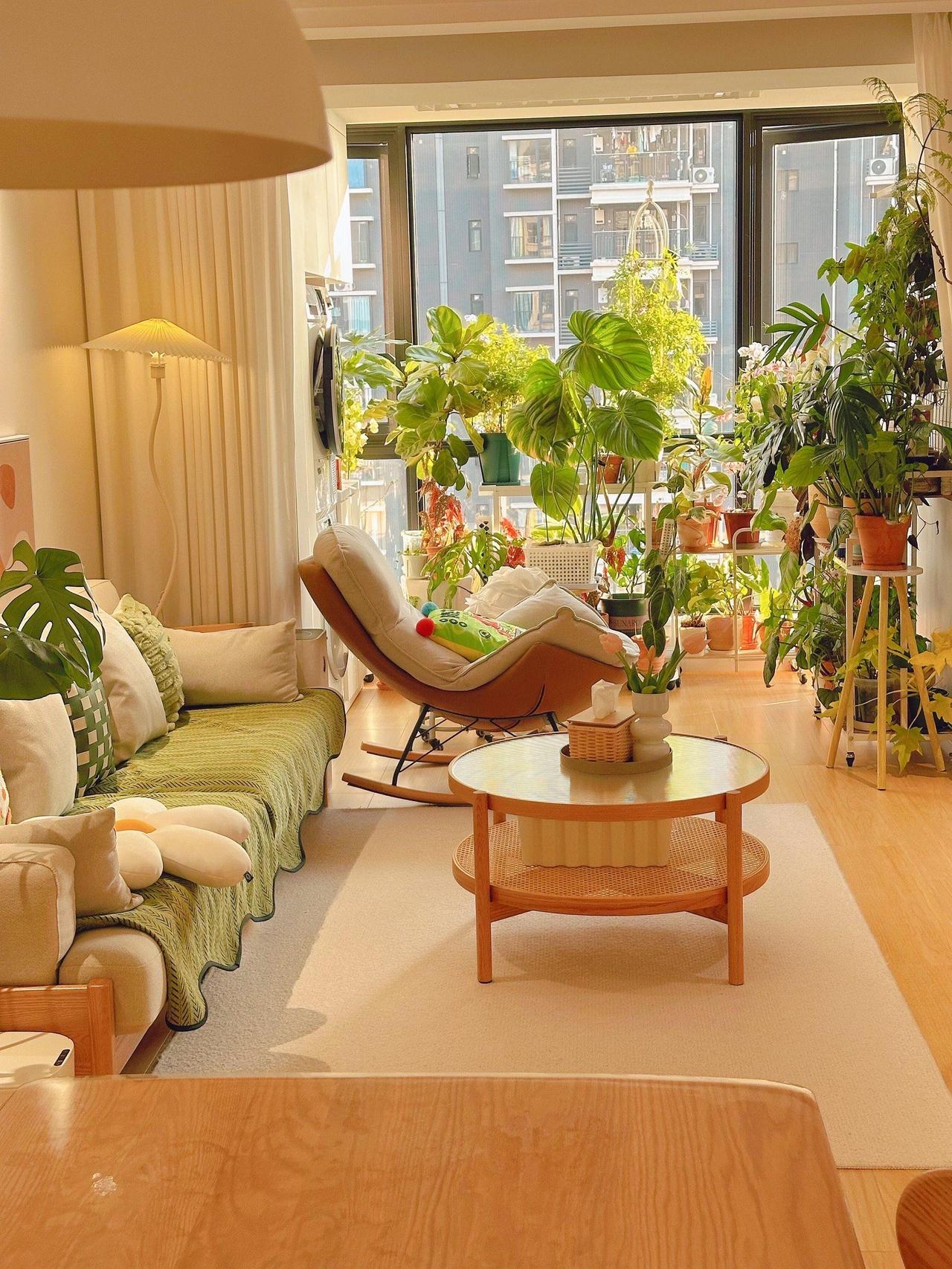 心理医生十分治愈的一段话：“人要想快乐自己，就要疯狂爱上点什么东西，来维持生命力