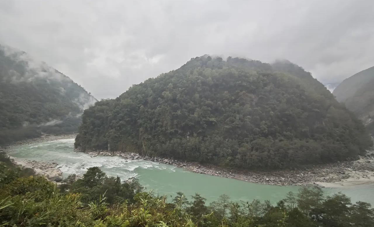 中国要投入1.2万亿，打造人类史上最大的基建项目——雅鲁藏布江水电站，印度这下睡