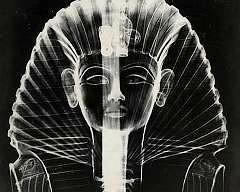 1968年，对埃及著名的图坦卡蒙的黄金面具进行了X射线检查，结果显示该面具并非之