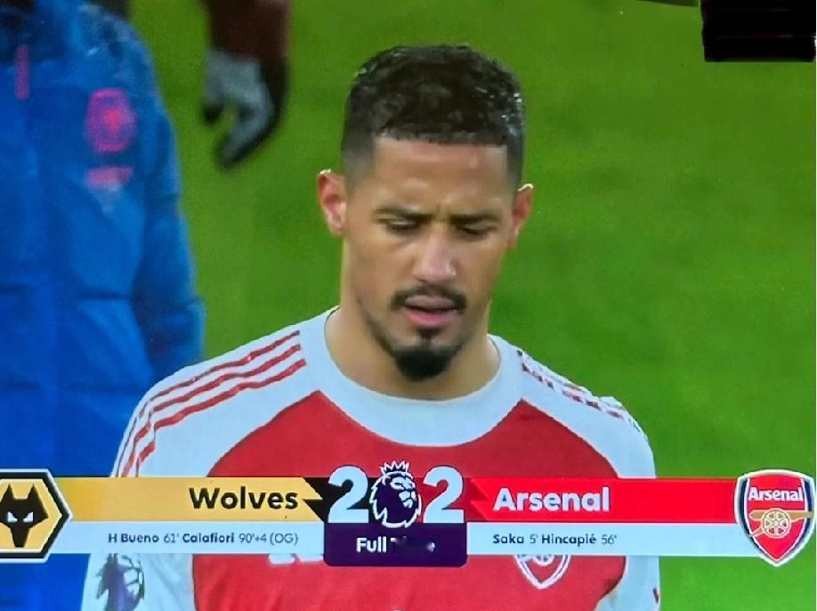 英超争冠形势一夜变天，阿森纳到手的3分飞了，曼城笑了！在狼队这样的保级球队身上