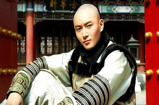 别再吹捧果郡王是情圣了，他才是全局最清醒的野心家。一个亲历过九子夺嫡的皇子，