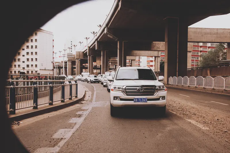 为什么日本本土陆巡配置更高，售价却更低