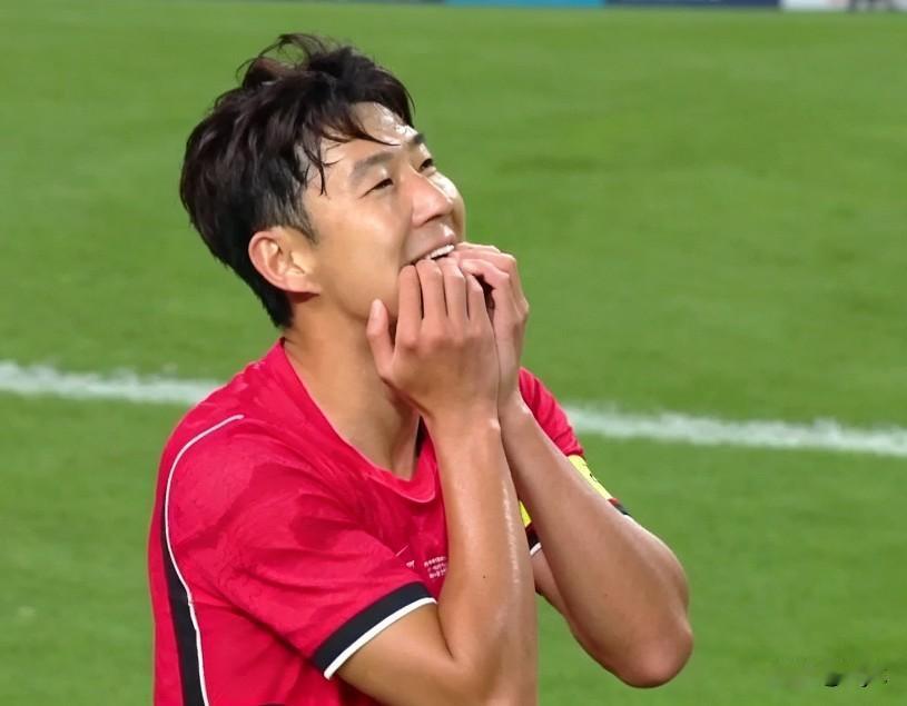 韩国这是被国足附体了！昨天国足主场0:3不敌新西兰，今天韩国主场1:4惨败乌拉