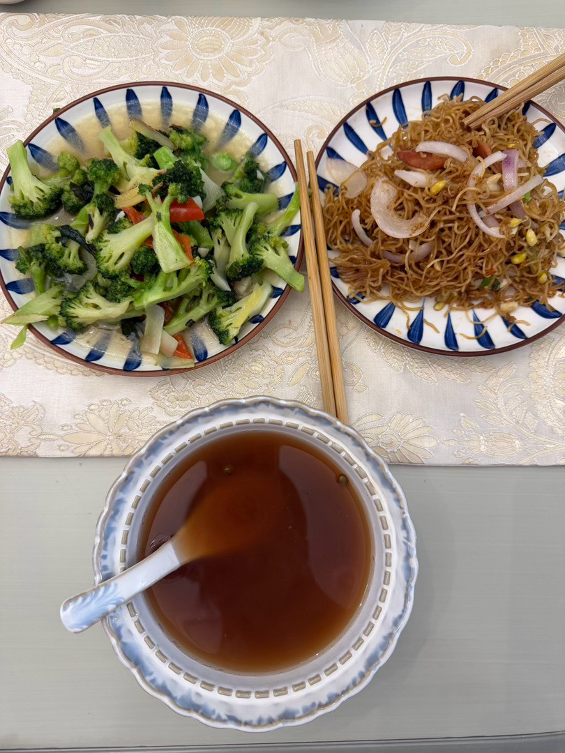 是谁生完九个月还在拍月子服最近吃的太美了买了点想吃的牛肉丸油蟠桃过得舒服惬意