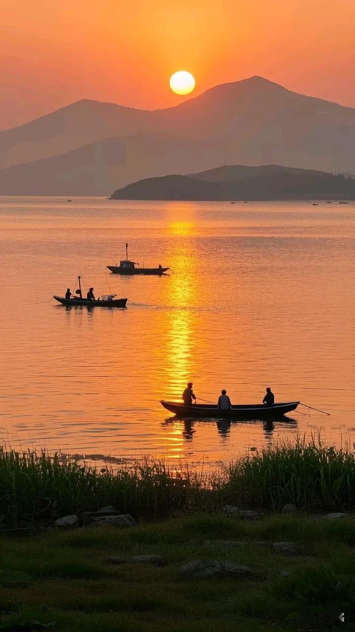 上联：孤月不知游子意下联：他乡也能遇故知