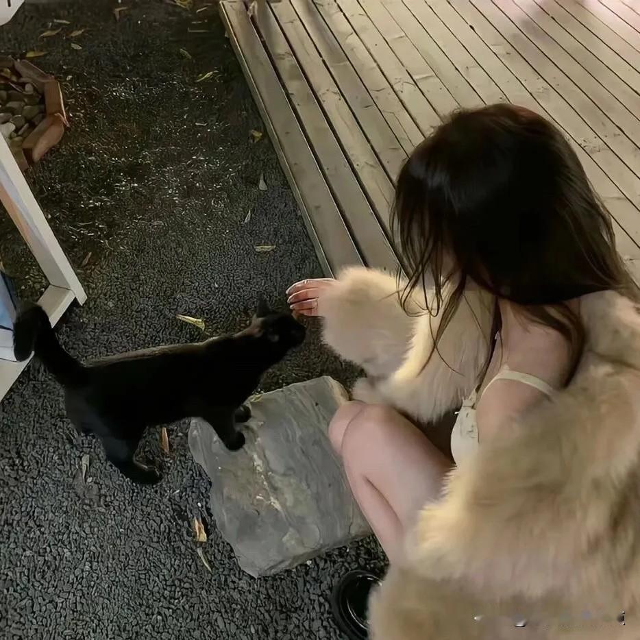 女人要记住：不管你多大，找男人，要么找一个真心疼你的，要么找一个可以给你足够