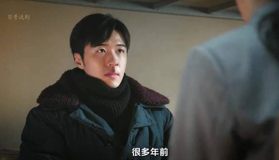 亲姐亲手抓亲弟，这戏怎么演？《余红旧事》里王佳佳演的女警刘娟查案查到嫌疑人竟是张哲华演的亲弟弟刘阳。