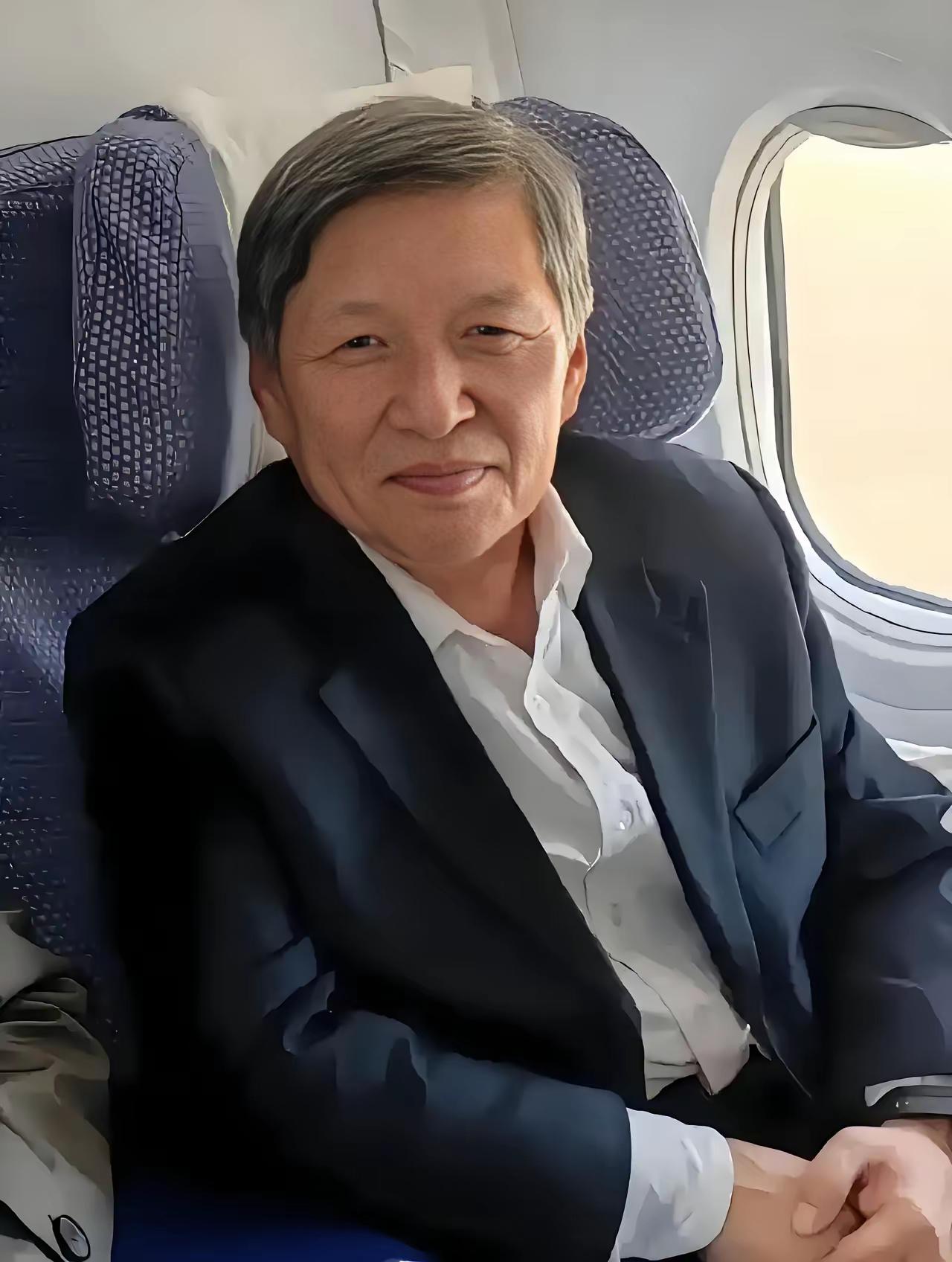 王树国校长说：“当孩子埋怨读书太苦太累时，给他讲讲石头和台阶的故事：​​​​​​
