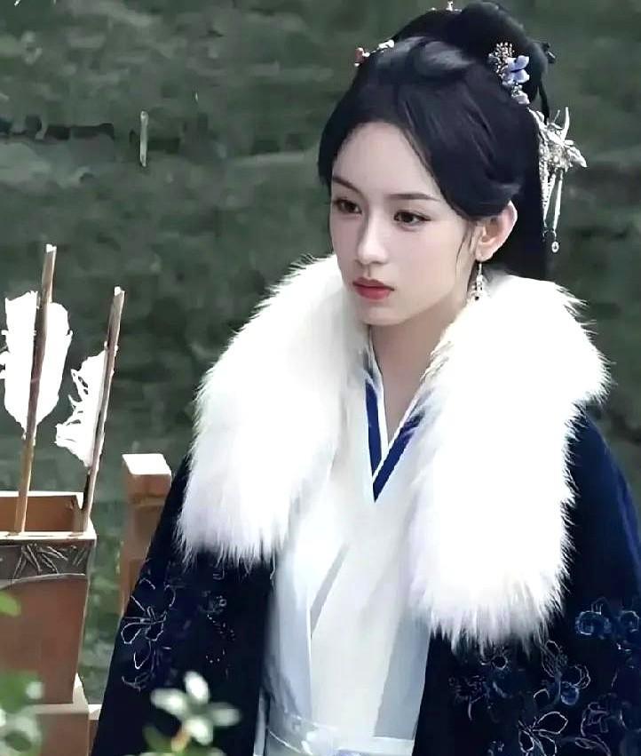 27岁演14岁，林黛玉选角先输一半。郑晓龙把镜头对准少女，却给了一张成年脸。