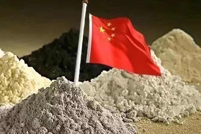 美国那边刚拉着50个国家开完矿产大会，口号喊得震天响，什么“有岸外包”、什么“非