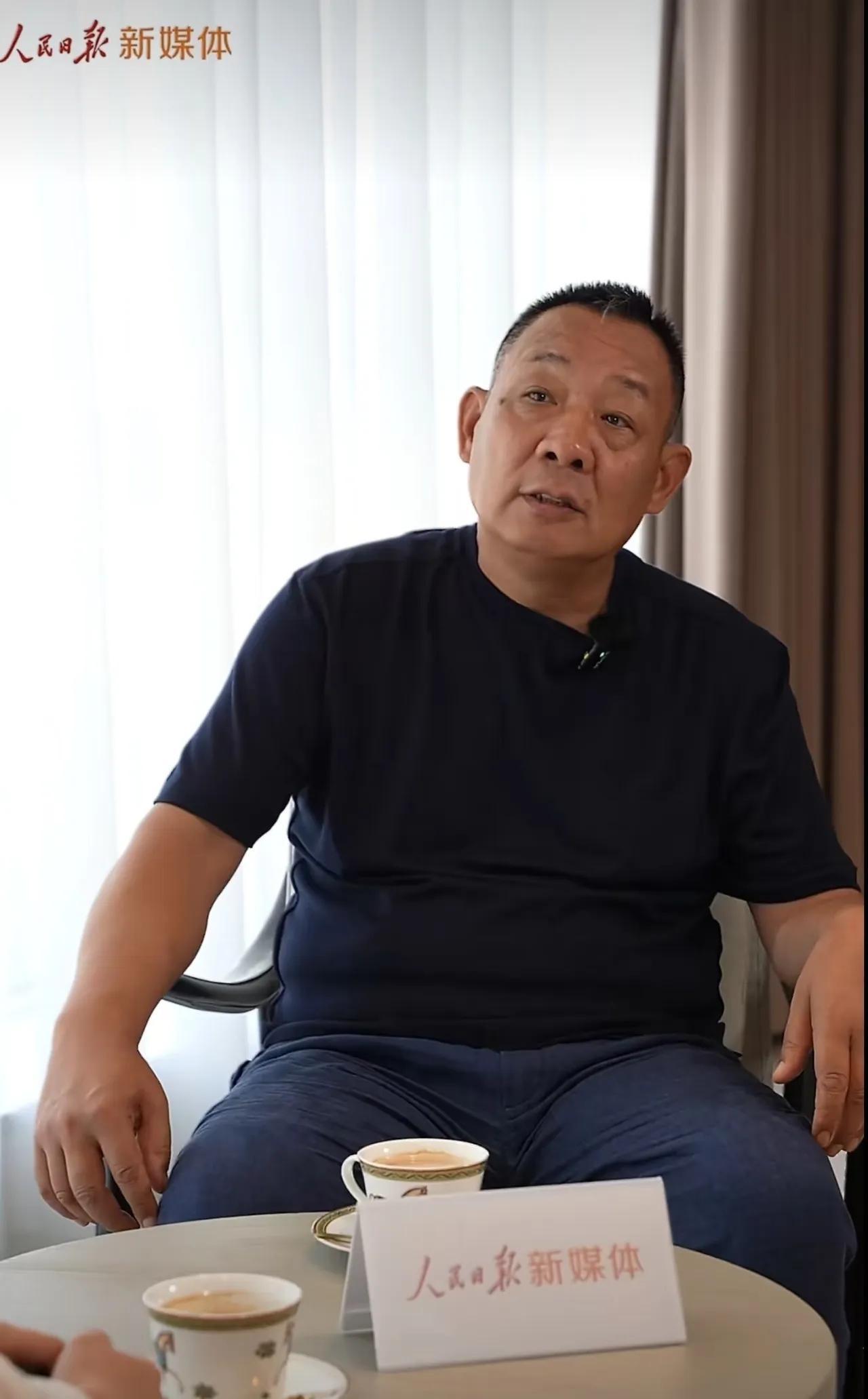 奉劝大家一句，千万不要被于东来给骗了，他表面上看着温和慈祥，像邻家大叔，