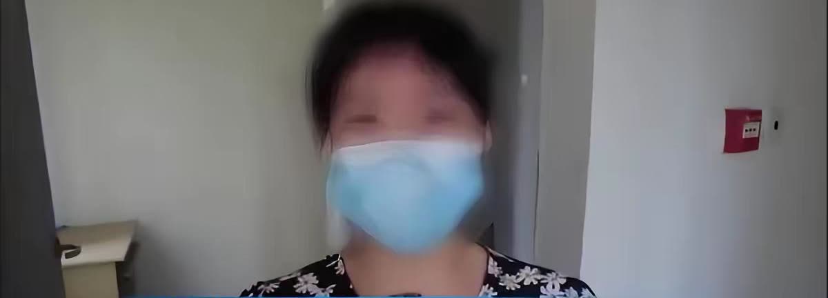 "太狗血了！"湖北武汉，一女子洗完澡光着上身躺在床上休息，却不料，一名陌生男子突
