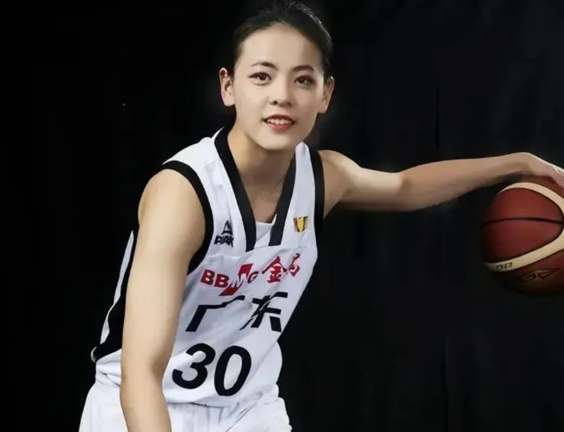 进步飞快。杨舒予出生2002年3月6日，云南昆明人，身高1.83米，2022年2