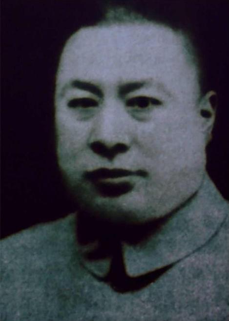 1931年，日军逼近齐齐哈尔，40岁的少将谢珂下令打开仓库取出99挺机枪抗日，有