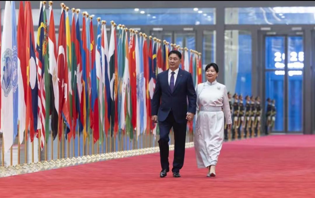 蒙古国总统呼日勒苏赫任期还剩不到一年，他却赶在离任前，主动找中国敲定了七件大事。