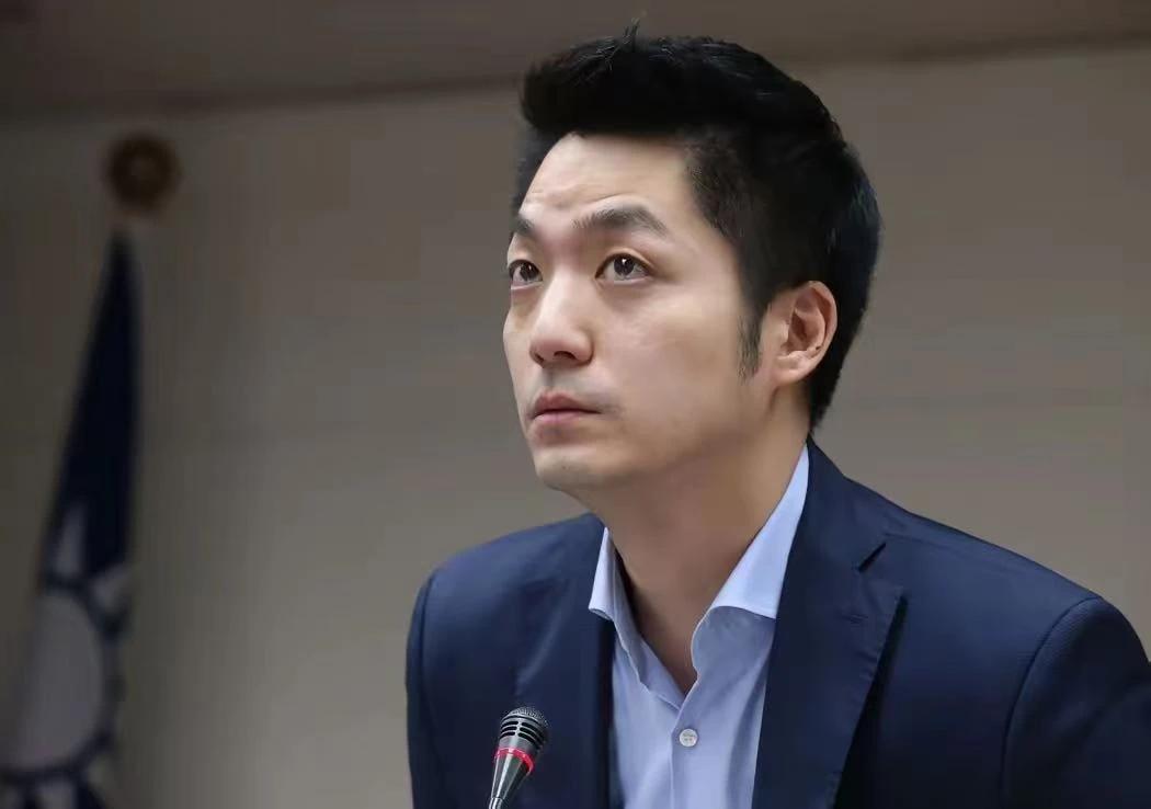 蒋万安向大陆喊话后，被台媒体人一句话回怼，蒋万安沉默了日前，在海峡论坛后，岛