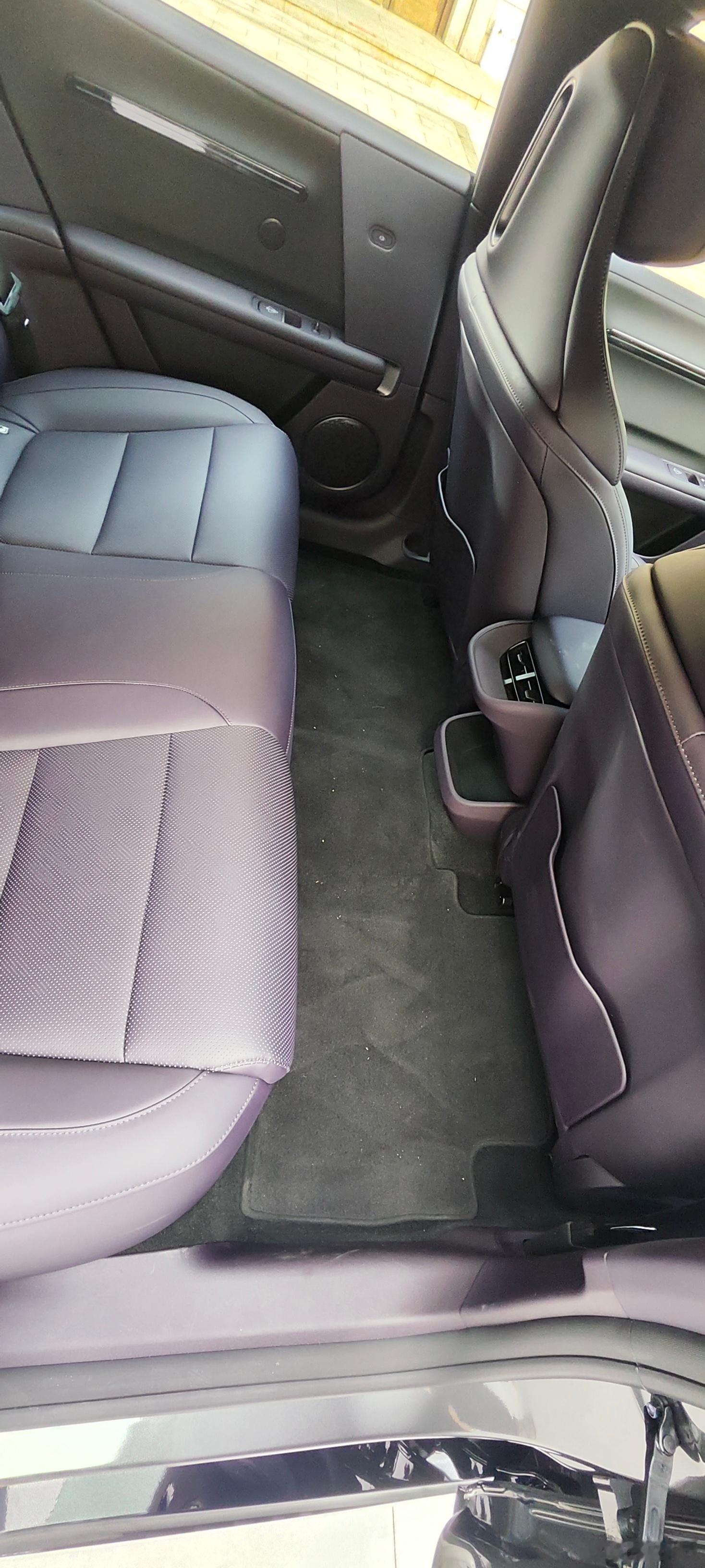 阿维塔06T价格确实有点出乎意料，同样都是猎装版，06T和001车身差不多，轴