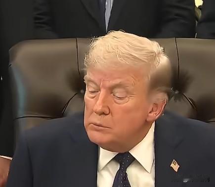 记者：哈里王子希望你在乌克兰做更多工作。特朗普：哈里王子？他怎么样？他妻子怎