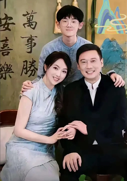 天呐！这对居然是真夫妻？妻子穿旗袍美到窒息，网友：这颜值堪称‘人间惊鸿’！看