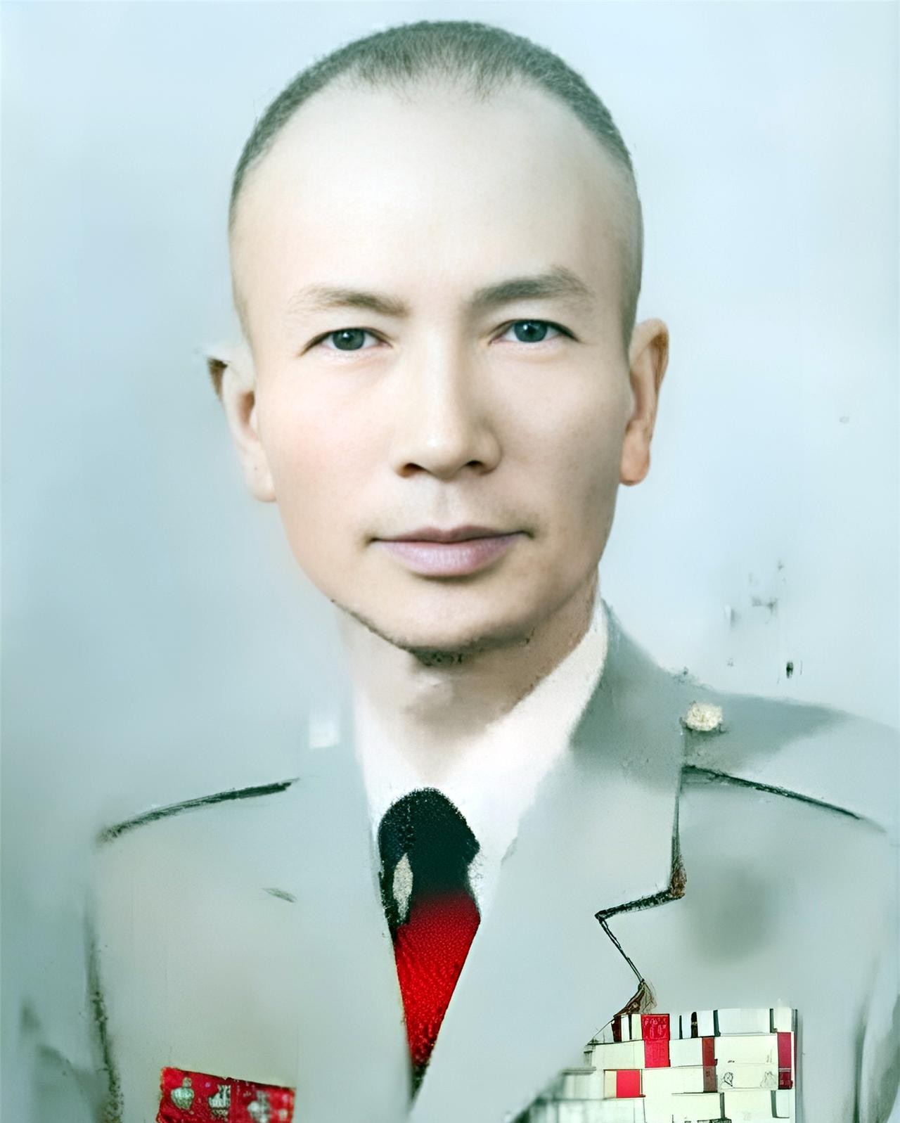 这名蒋军中的高级军官曾是一名红军高级干部却因仇恨杀害自己的搭档投靠蒋军。此人正是