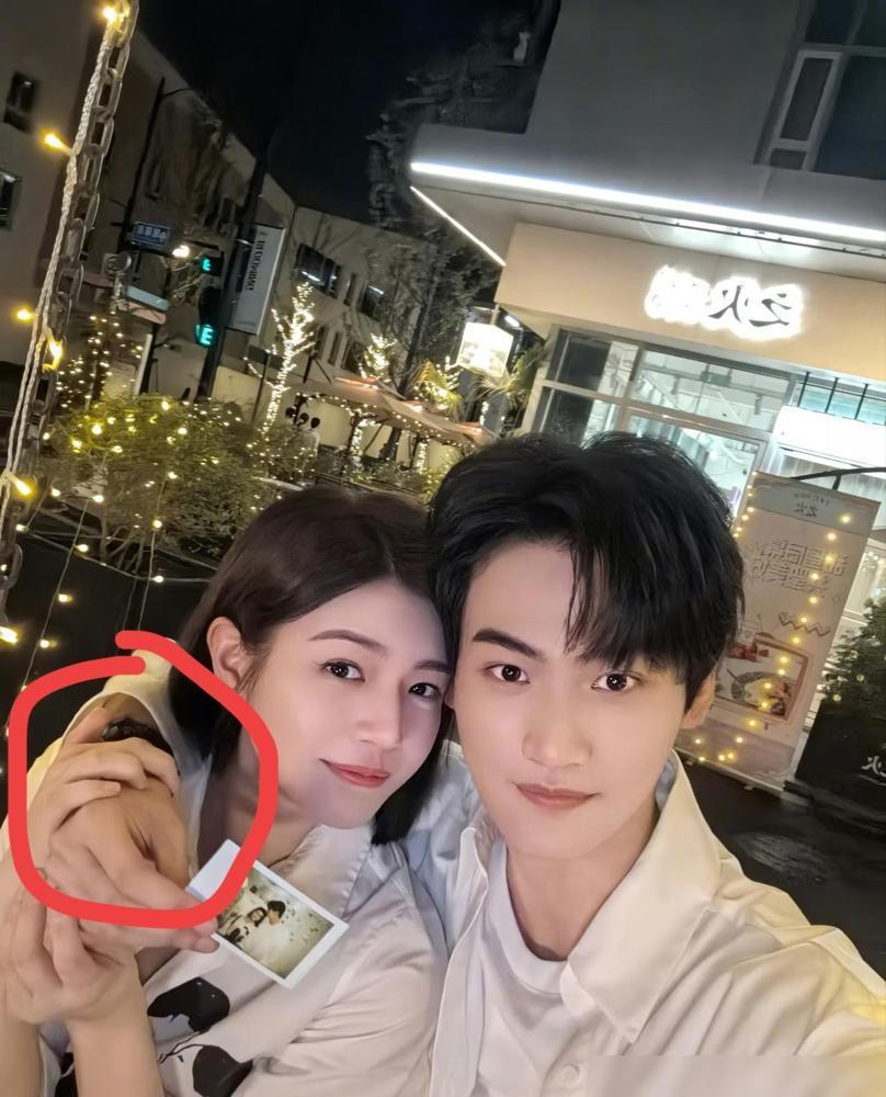 我真的有理由怀疑周柯宇可能真的喜欢上了陈妍希，不是因为他俩拍的剧，而是因为就在昨