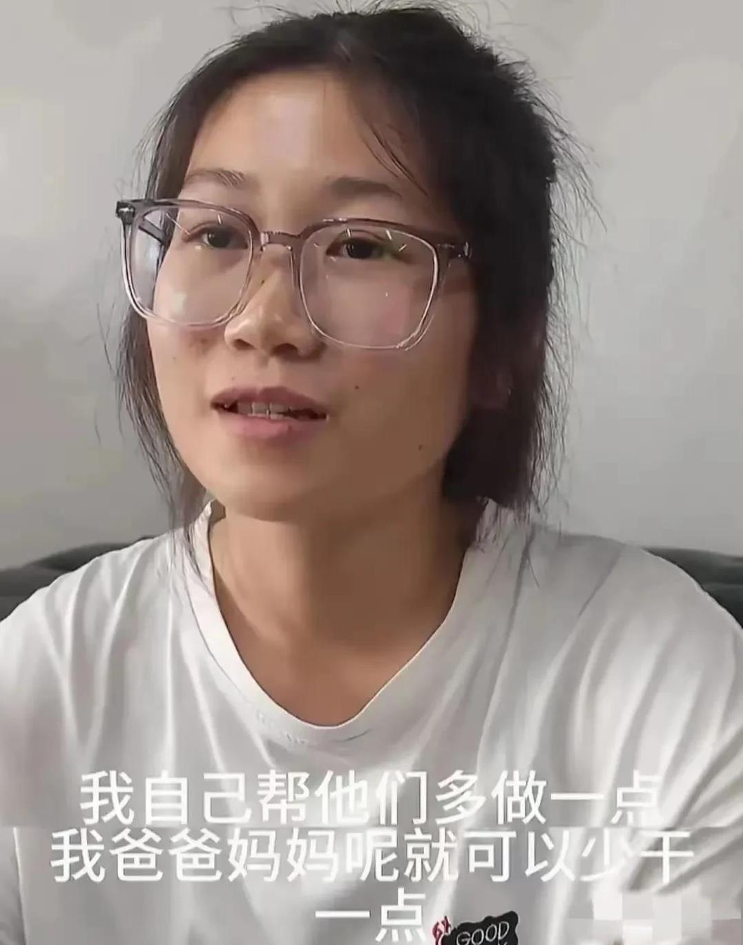 有公司看到“扁担女孩”刘燕的热度，已经开始想让她进公司当网红，却被刘燕给拒绝了。