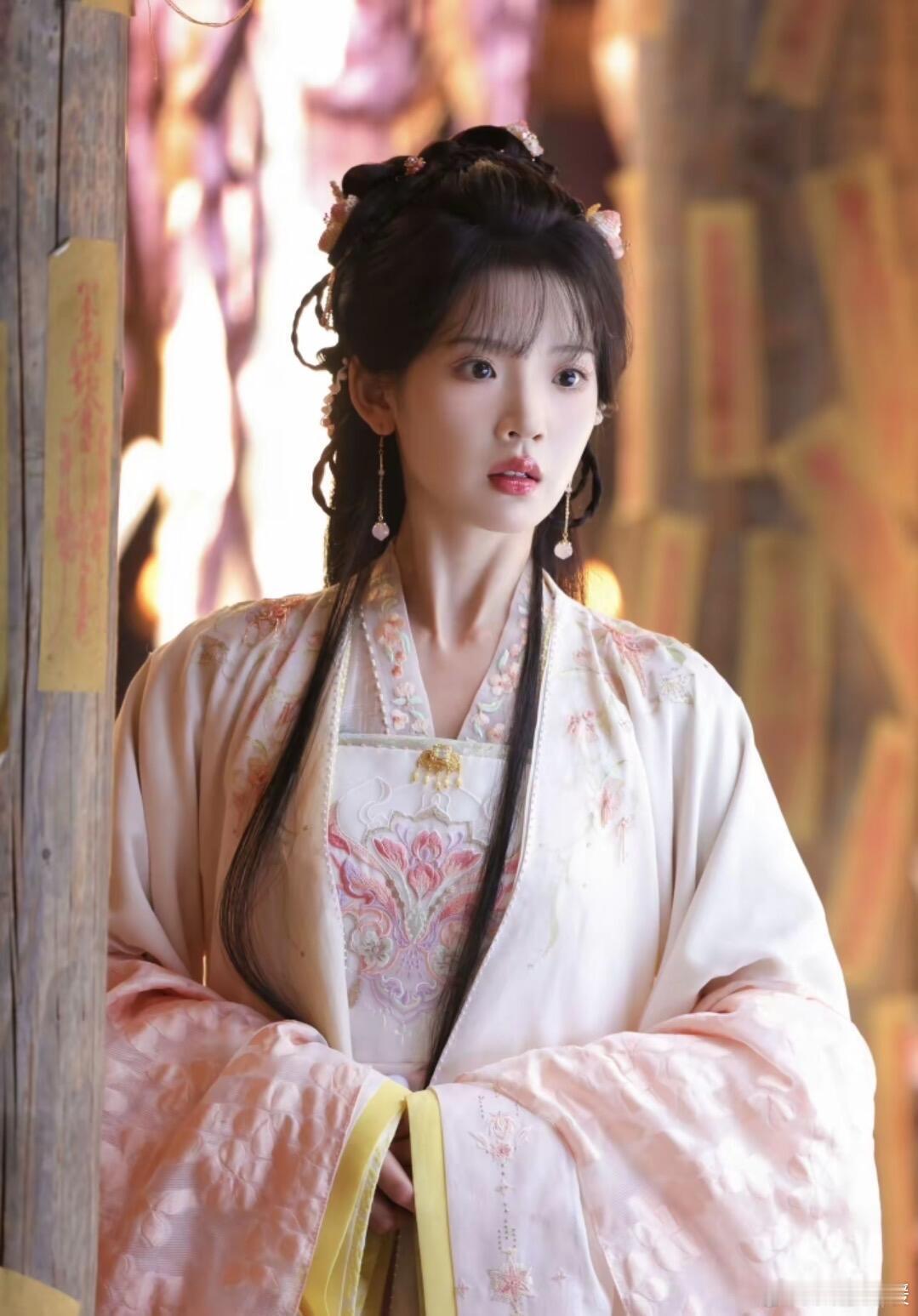 在《锦月如歌》里，禾晏与肖珏历经波折，不仅携手大婚，还揭开何如非假将军的真相，将