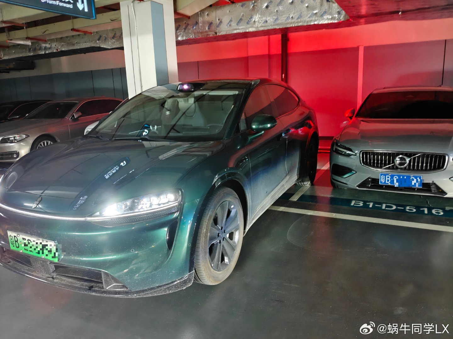 旁边车子靠太近，不方便上车，每次遇到这种尴尬，都庆幸自己买对了车，遥控泊车帮上大