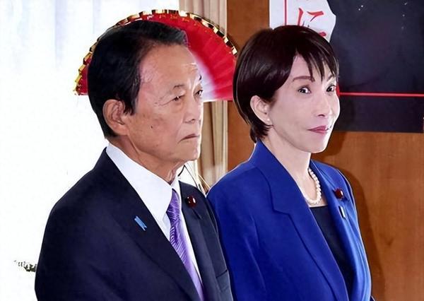 高市早苗天皇前高调宣誓，美方急电王毅，只为平息地区乱局东亚政坛上演荒诞一幕