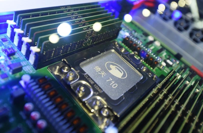 24万晶体管手搓微型GPU，性能虽弱却轰动全球极客圈近日，业余开发者打造的