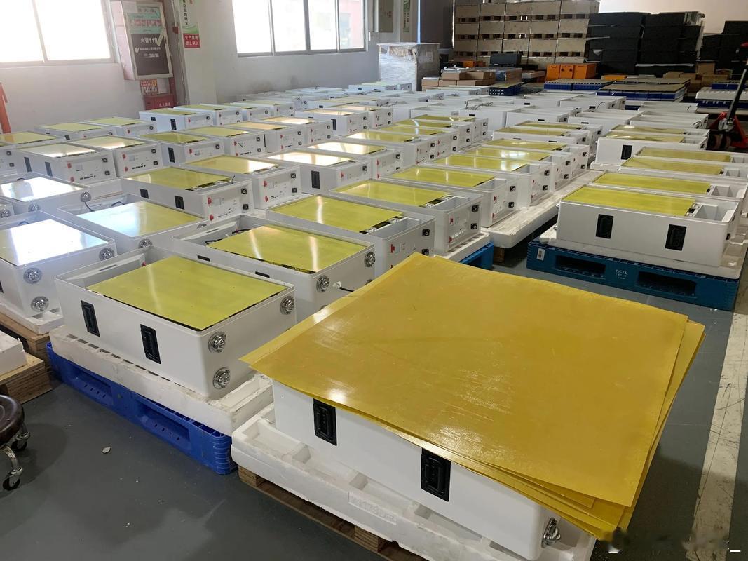 近日，湖南裕能、万润新能、德方纳米、安达科技四家头部磷酸铁锂企业密集披露检修减产