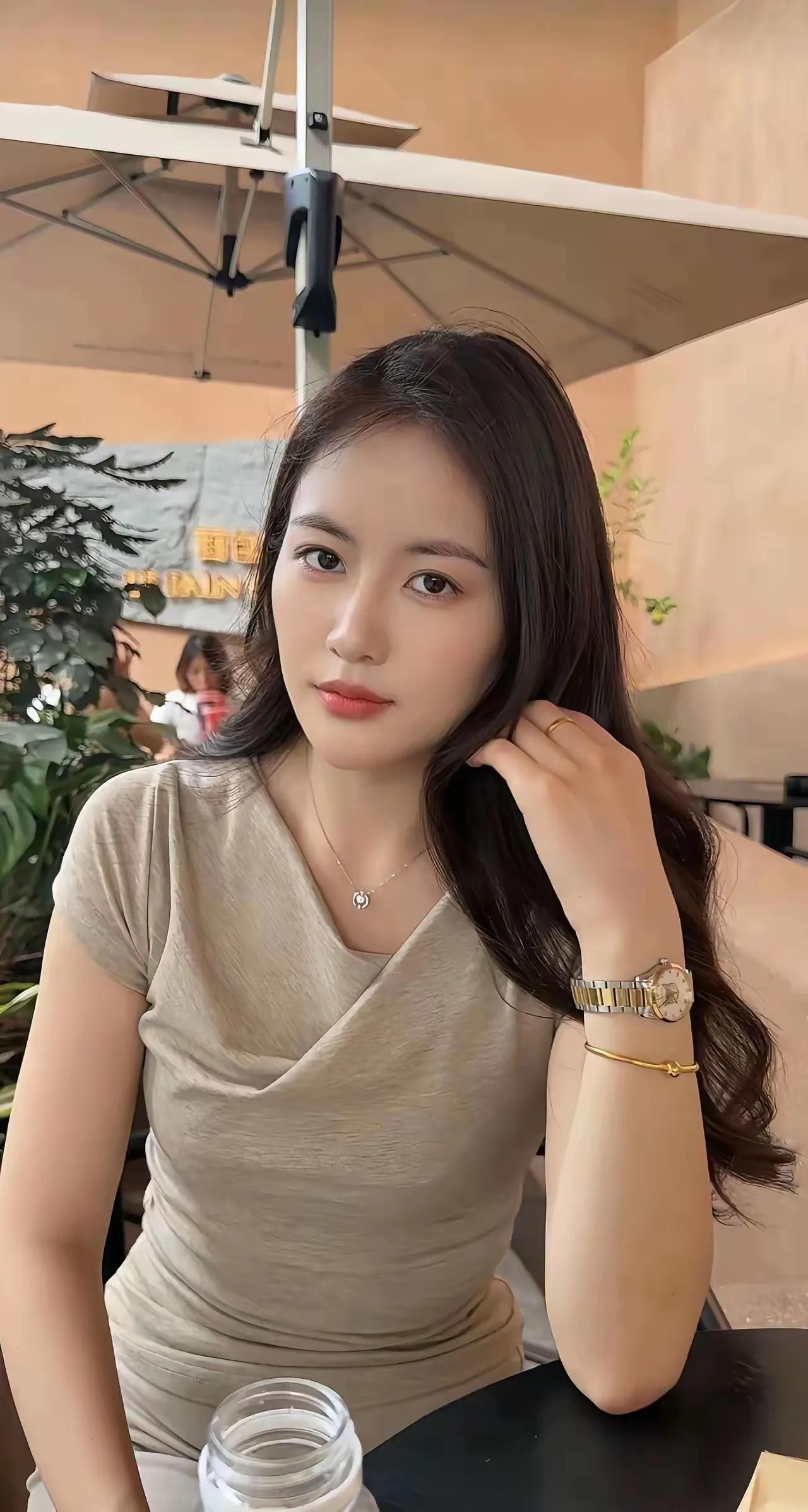 悠闲的下午，一杯咖啡，一份宁静。