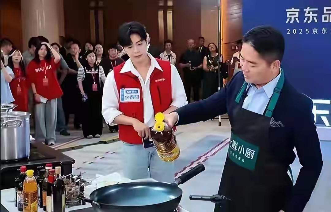 不愧是大佬，敢直接点名罗永浩和贾国龙！贾国龙还在因为罗永浩吐槽的事吵吵闹闹，刘强