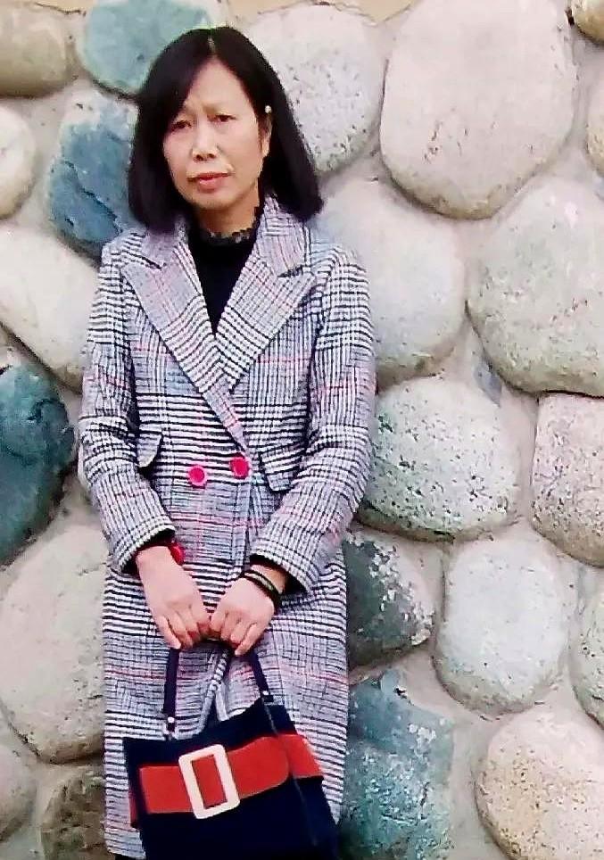 孩子吃不完的东西，叫育儿嫂说，育儿嫂说太脏了不吃。结果宝妈说，阿姨孩子吃的东西