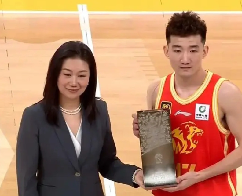 孙铭徽为什么入选不了国家队？亚洲杯中国男篮首战沙特阿拉伯，对手其实很弱，要不是赵