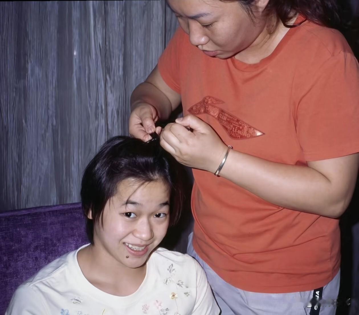 发现没有，全红婵今年出行不管去哪里都没有薇姐一起了。之前不管回家还是去新疆滑