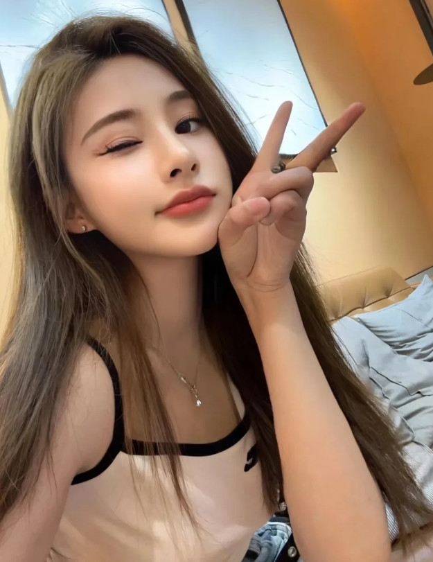 知道吗，男人喜欢一个女人，最大的诚意，就是热情天真诚实，他可能，话不会