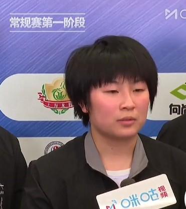 小蘑菇：莎姐，为啥佳佳不给你握手？莎莎：我得罪她了！深圳大学与上海龙腾的